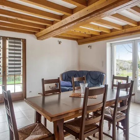 Maison Charmante à Avec Jardin. Casa de Férias